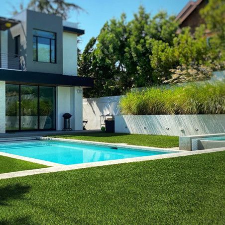 Gazon synthétique pour jardin, bords de piscine et balcon